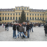 Meine-kids-vor-dem-weihnachtlichen-schloss