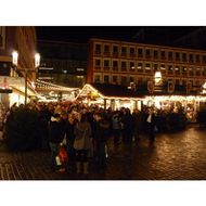Der-weihnachtsmarkt-am-rathaus-vom-galeria-kaufhof-aus-gesehen
