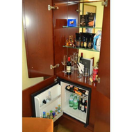 Der-grosse-bereich-der-sehr-gut-bestueckten-minibar