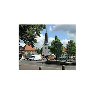 Blick-auf-die-stadtkirche-mit-marktplatz