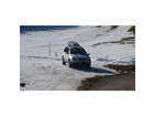 Mit-dem-bmw-x-5-findet-man-immer-und-ueberall-einen-parkplatz-egal-aufm-ski-hang-oder-einfach-mal-mitten-aufm-feld
