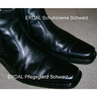 Schuhcreme-gegen-pflegeglanz-zwei-schuhe-unterschiedlich-gepflegt