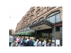 Und-einer-der-eingaenge-zu-harrods