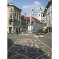 Marktplatz-mit-brunnen