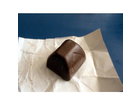 Ein-einzelnes-ferrero-kuesschen-nackt-und-entblaettert