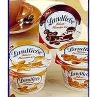 Landliebe-sahne-flammerie-mit-mandelsauce