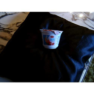 Der-joghurt-bercher-von-der-seite