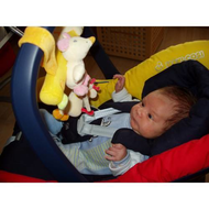 Unsere-kleine-maus-in-ihrem-maxi-cosi