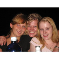 Caro-nadine-und-ich-bei-der-2-flasche-ich-rechts