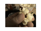 Real-quality-toffee-popcorn-becher-eine-portion-popcorn-in-meiner-hand-mmmmh-ein-genuss