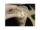 Real-quality-toffee-popcorn-becher-nachdem-genuss-setze-ich-den-deckel-einfach-wieder-drauf