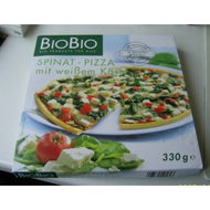 Biobio-spinat-pizza-mit-weissem-kaese