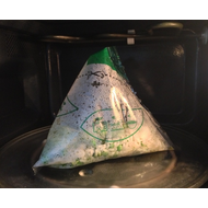 Die-pralle-pyramide-in-der-mikrowelle