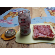 Schwartau-samt-kreationen-erdbeere-verfeinert-mit-minze