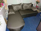 Polsterecke-im-gaestezimmer-mit-ottomane
