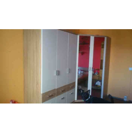 Unser-eckkleiderschrank-mit-dem-dazu-gehoerigen-kleiderschrank