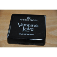 Essence-vampire-s-love-lidschatten-palette