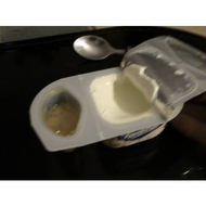 Danone-fantasia-pfirsich-maracuja-schwups-schon-ist-der-deckel-ab