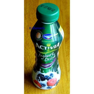 Das-ist-die-flasche-mit-dem-drink-joghurt-in-der-geschmackrichtung-waldfrucht