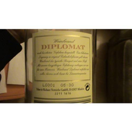 Diplomat-weinbrand-36-das-etikett-auf-der-rueckseite-der-flasche