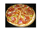 Trattoria-alfredo-steinofen-pizza-inferno-jetzt-ist-die-pizza-auch-schon-geschnitten-und-gleich-gleich-ist-sie-weg