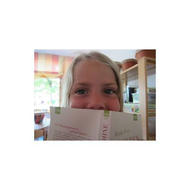 Beitrag-zur-lesechallenge-auf-lovelybooks-fotografiere-so-viele-personen-wie-moeglich-mit-dem-buch