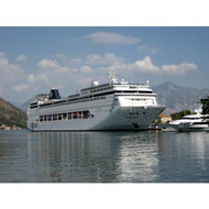 Kreuzfahrtschiff-msc-armonia-in-kotor