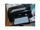 Drucker-ausgeklappt-mit-papier