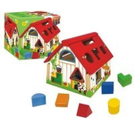 Jumbo-spiele-holzhaus-mit-geometrischen-formen