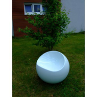 Ball-chair-im-garten