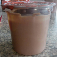 Ein-puddingbecher-von-der-seite