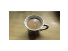 Der-milka-osterbecher-gefuellt-mit-kaffee-und-milch