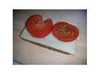 Brotkoerbchen-hier-vollkornbrot-mit-emmentaler-tomate-und-tomatengewuerz-lecker