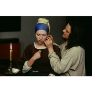 Vermeer-legt-griet-den-perlenohrring-an