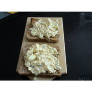 Prima-kost-eiersalat-zwei-scheiben-toast-mit-eiersalat-guten-appetit