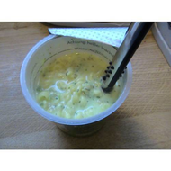 Knorr-snackbar-nudeln-in-broccoli-kaese-sauce-das-fertig-zubereitete-gericht