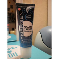 Die-tube-der-creme
