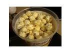 Real-quality-toffee-popcorn-becher-verfuehrerisch-lacht-mich-das-popcorn-an