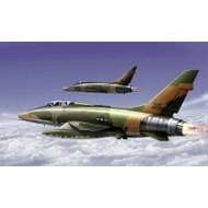 Trumpeter-f-100f-super-sabre