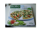 Biobio-spinat-pizza-mit-weissem-kaese
