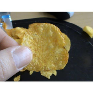 Lorenz-snack-world-crunchips-puszta-style-ein-kartoffelchip-so-richtig-knackig-zum-reinbeissen