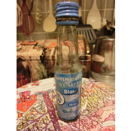 Die-flasche-mit-der-blauen-lebensmittelfarbe
